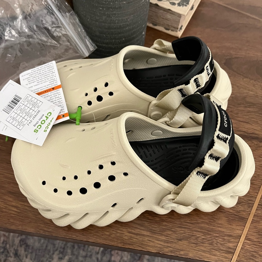 Unisex - Echo Clog Crocs sz M5/W7 (fits large) bone color